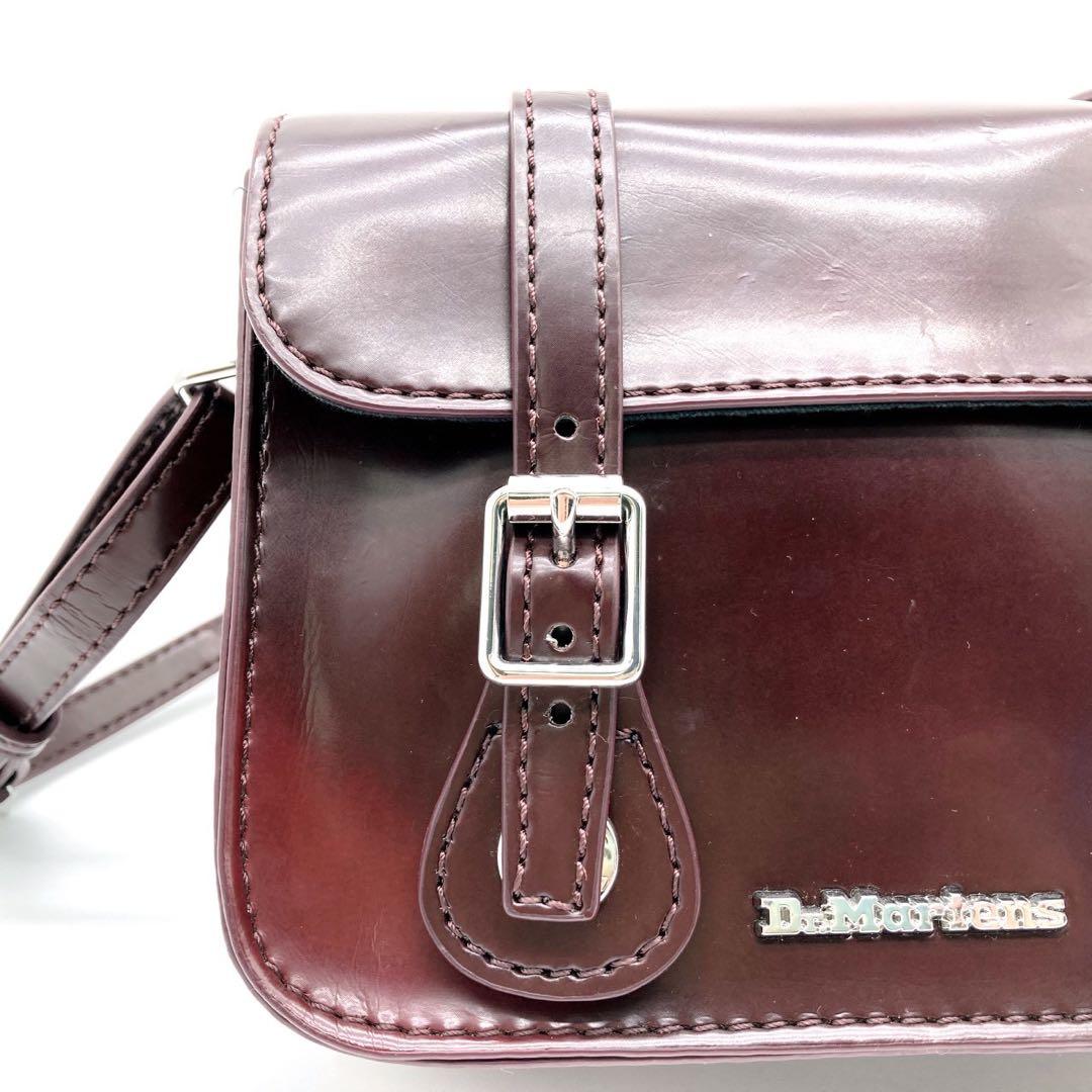ドクターマーチン　サッチェルバッグ　7インチ　チェリーレッド　ショルダーバッグ
