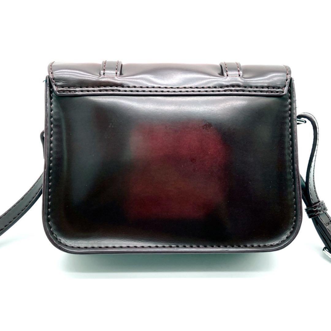 ドクターマーチン　サッチェルバッグ　7インチ　チェリーレッド　ショルダーバッグ