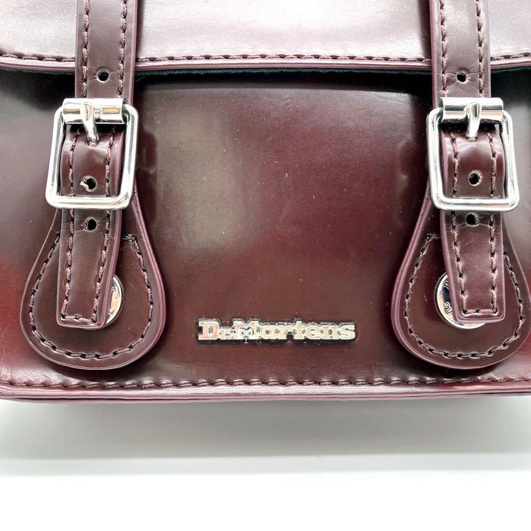 ドクターマーチン　サッチェルバッグ　7インチ　チェリーレッド　ショルダーバッグ