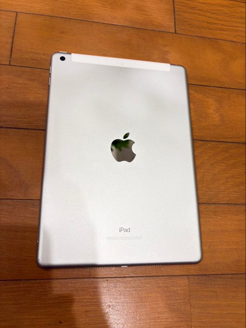 Apple iPad 第６世代　　シルバー