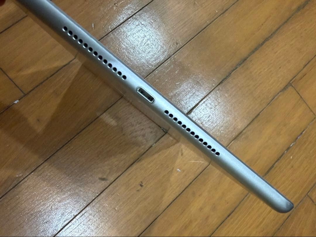 Apple iPad 第６世代　　シルバー