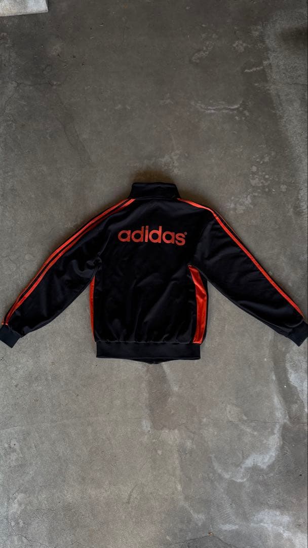 【希少XL】アディダス デサント製 トラックジャケット 黒 オレンジ バックロゴ