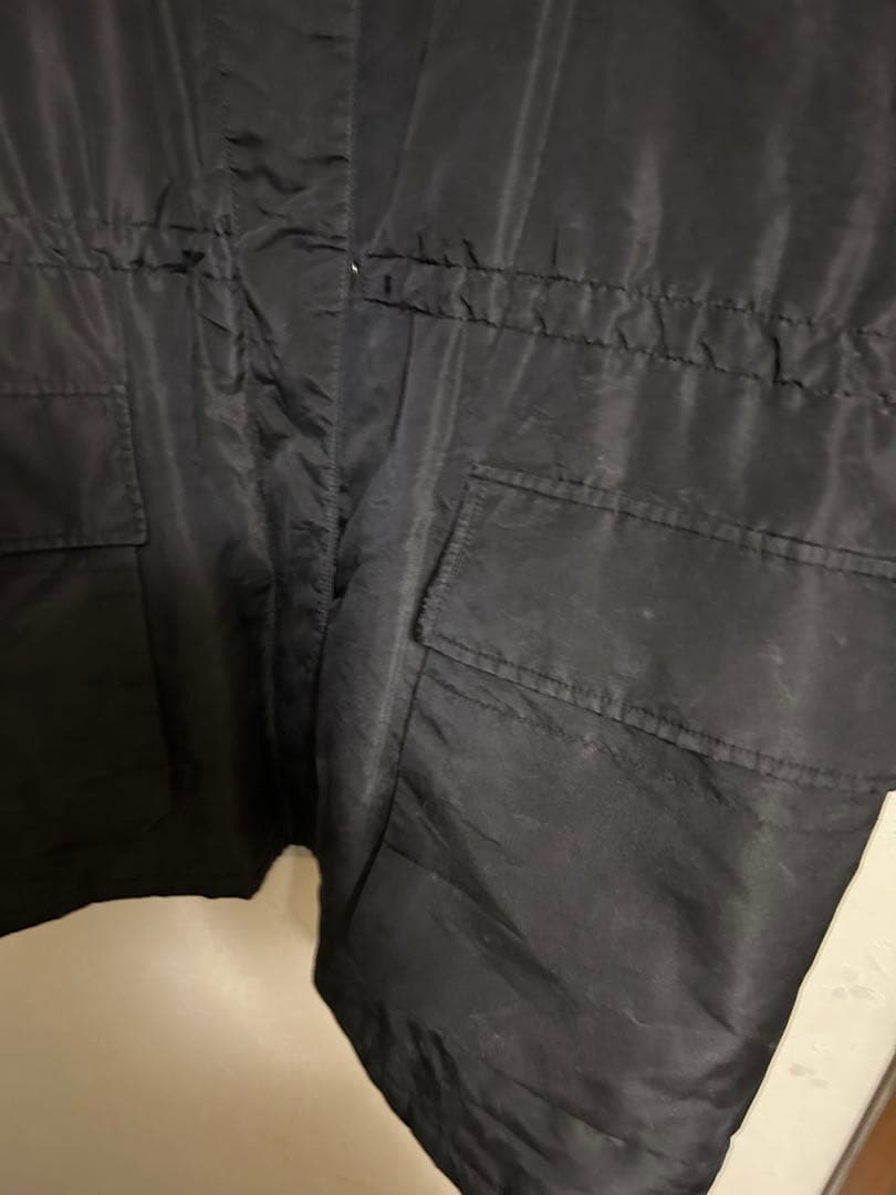 お買い得　PRADA フード付きブラックジャケット　中古