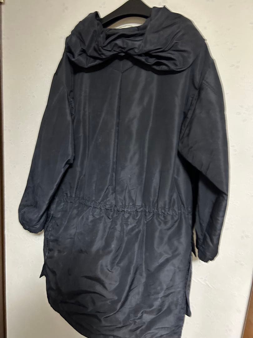 お買い得　PRADA フード付きブラックジャケット　中古