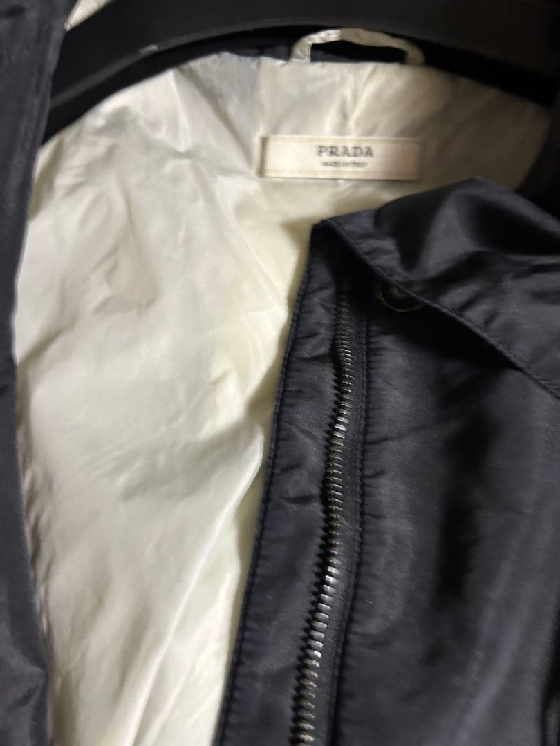 お買い得　PRADA フード付きブラックジャケット　中古