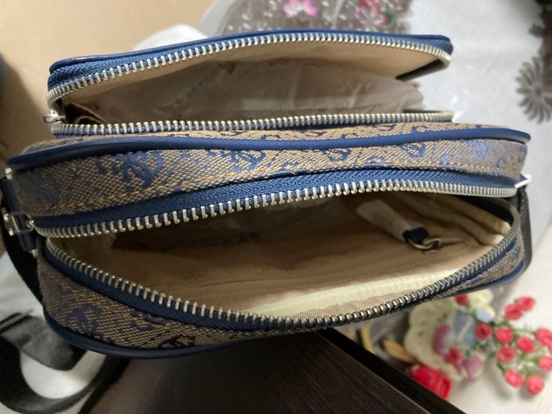 【専用】GUESS ゲス ショルダーバッグ ベージュ/ブルー