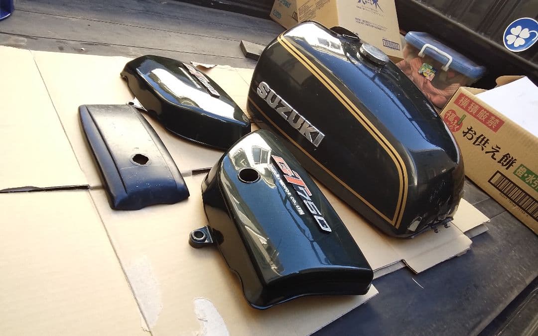 国内物　GT 750 B5　純正外装フルキット　正月謝恩セール