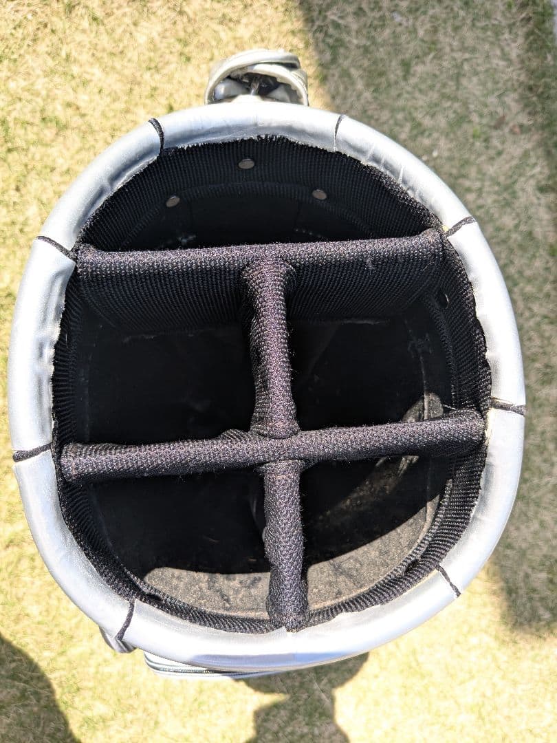 ナイキゴルフ　キャディーバッグ　シルバー　おまけつき