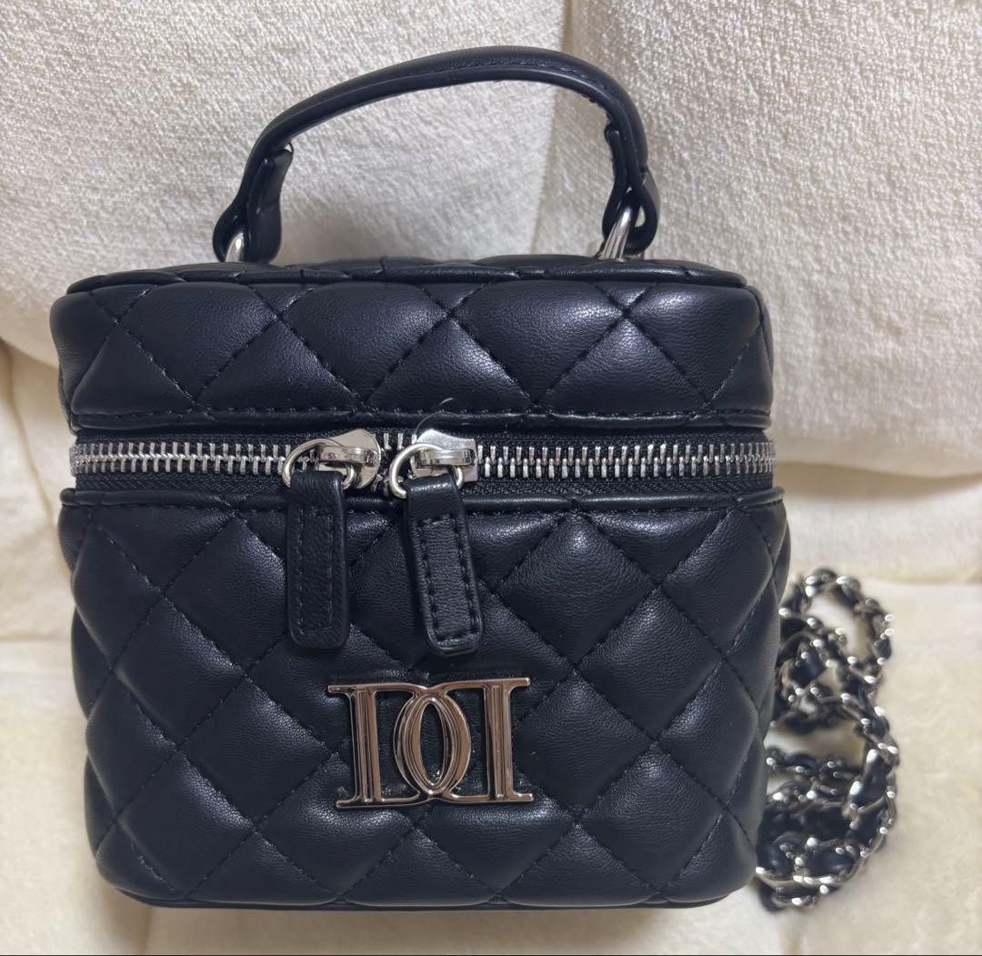 ダーリッチ スクエアキルティングミニバック シルバーパーツ ブラック