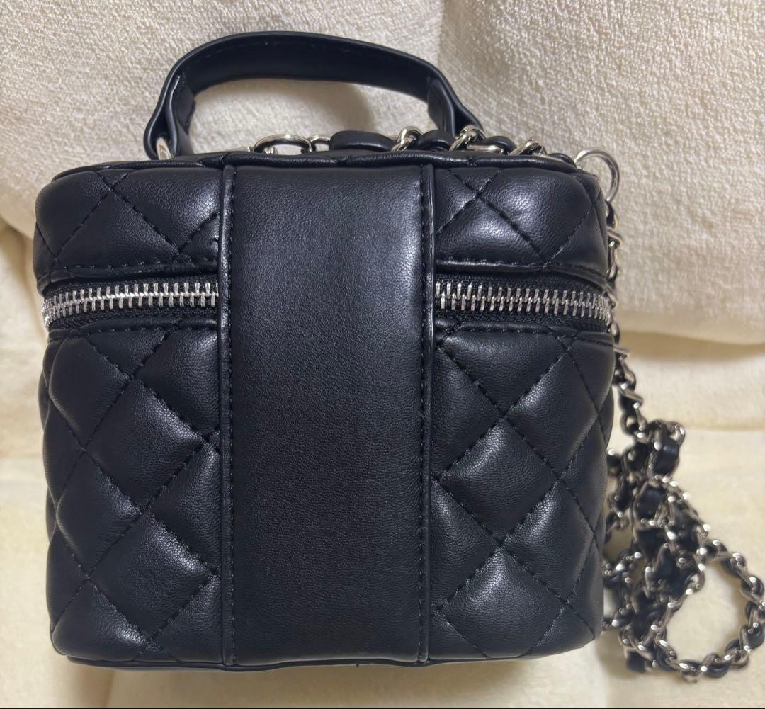 ダーリッチ スクエアキルティングミニバック シルバーパーツ ブラック