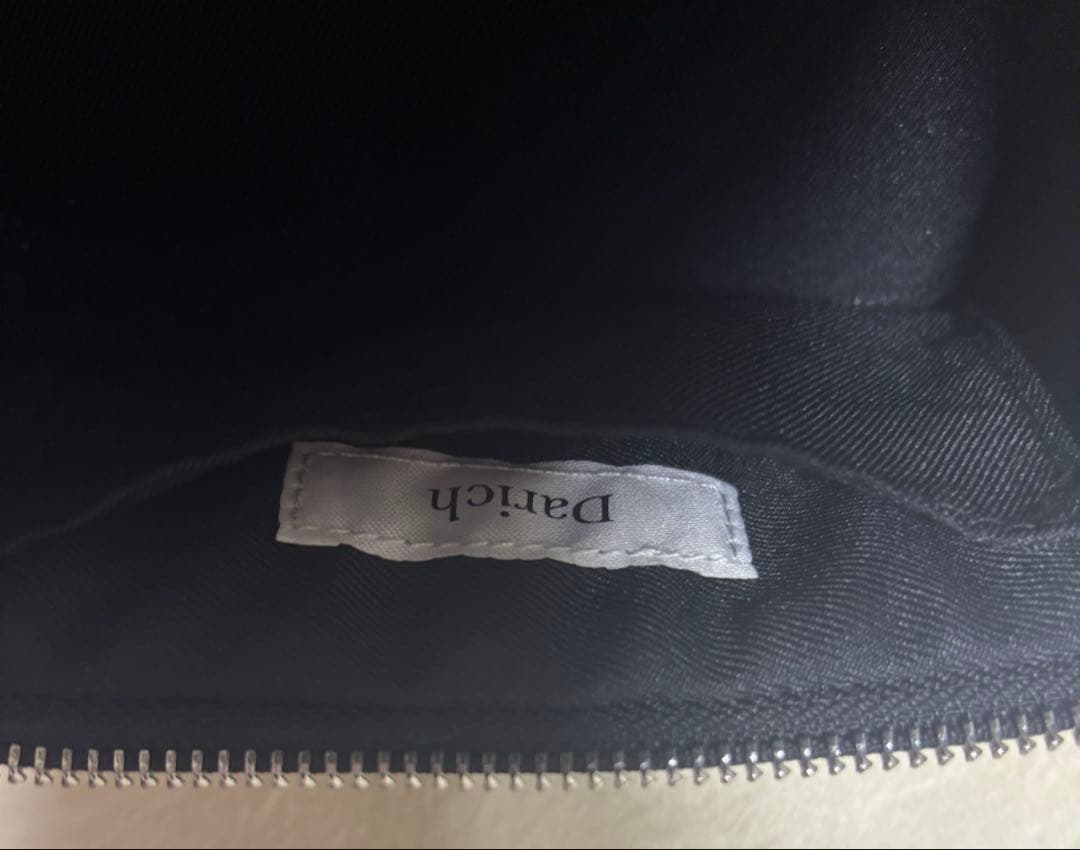 ダーリッチ スクエアキルティングミニバック シルバーパーツ ブラック