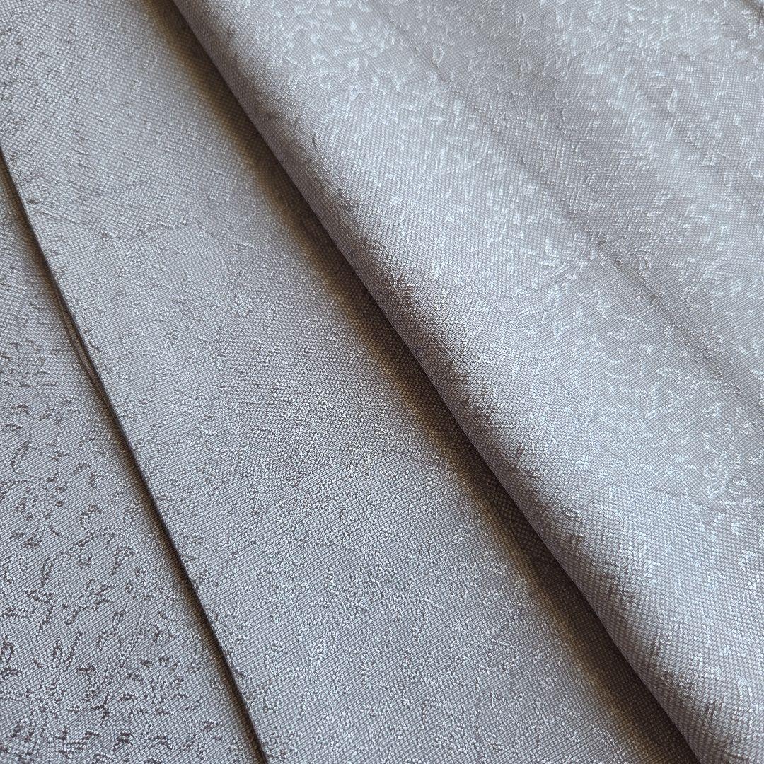 作家物　品のあるシルバーグレー　地紋が美しい雪輪柄の江戸小紋