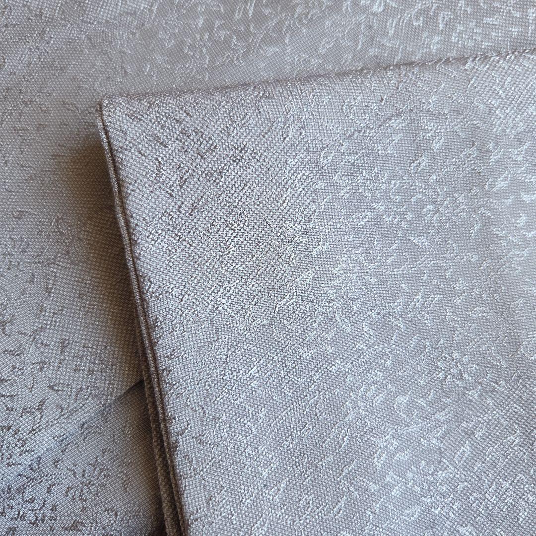 作家物　品のあるシルバーグレー　地紋が美しい雪輪柄の江戸小紋