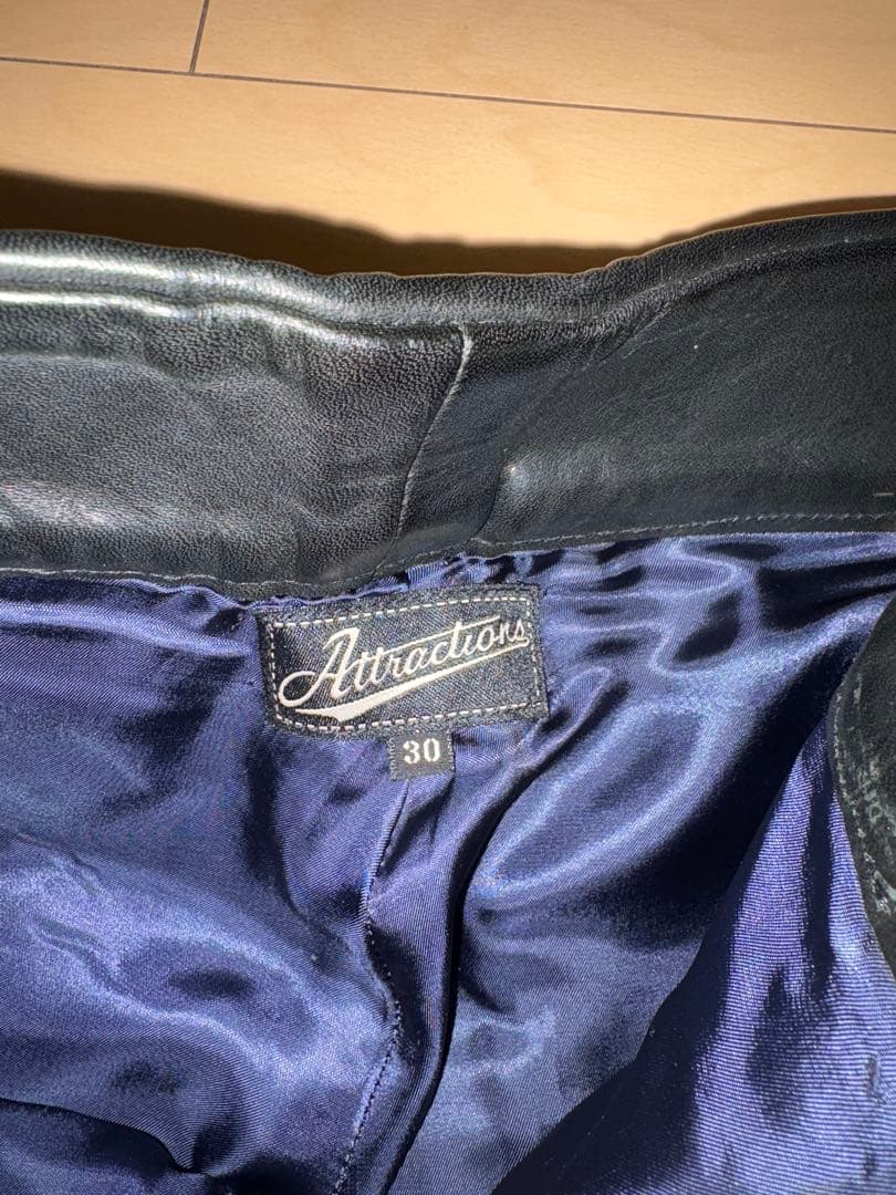 アトラクションズ　レザーパンツ