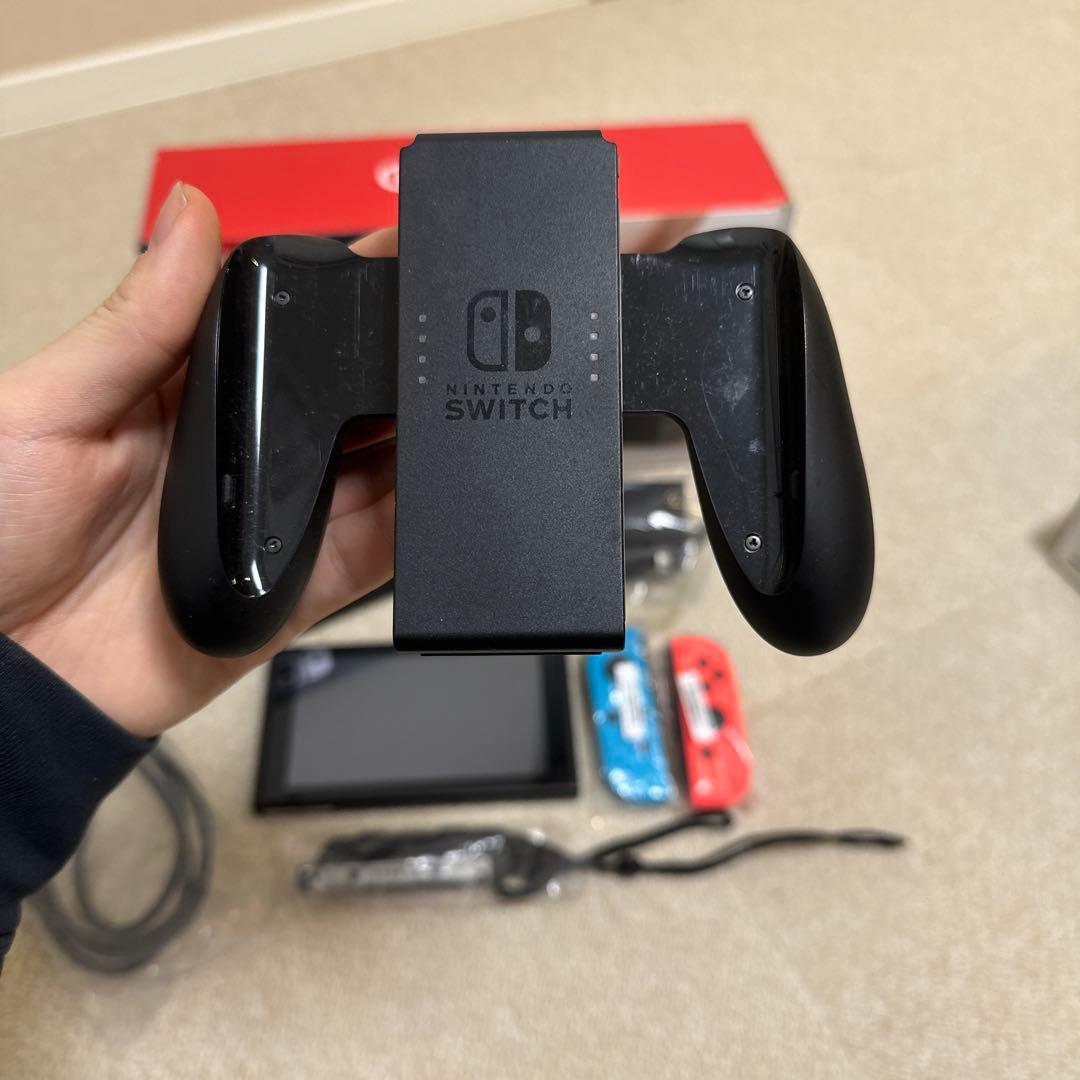 Nintendo Switch 本体 ネオンブルー・レッドジョイコン
