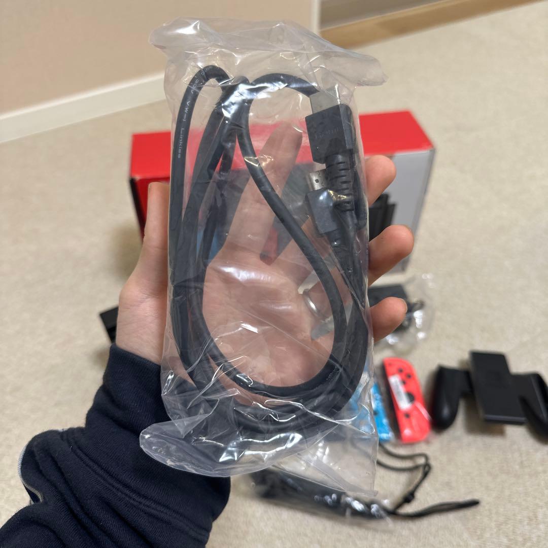 Nintendo Switch 本体 ネオンブルー・レッドジョイコン