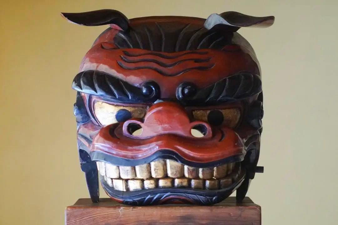 み*く様 【獅子頭　漆塗り・金箔貼り】木彫　彫刻　獅子舞　民藝　骨董品　時代物