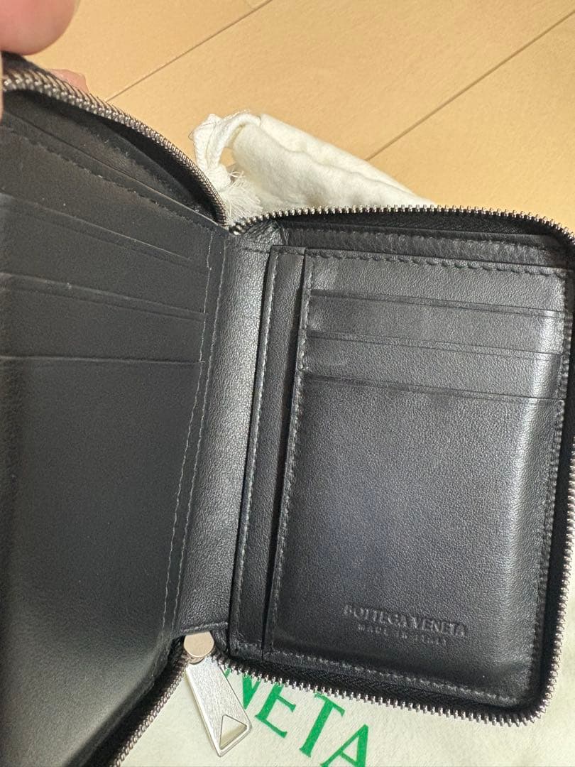 BOTTEGA VENETA ブラックレザー折り財布