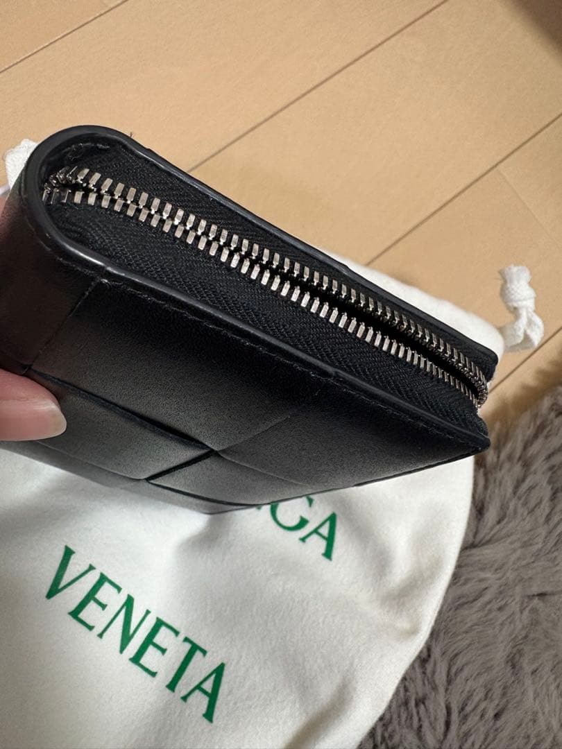 BOTTEGA VENETA ブラックレザー折り財布