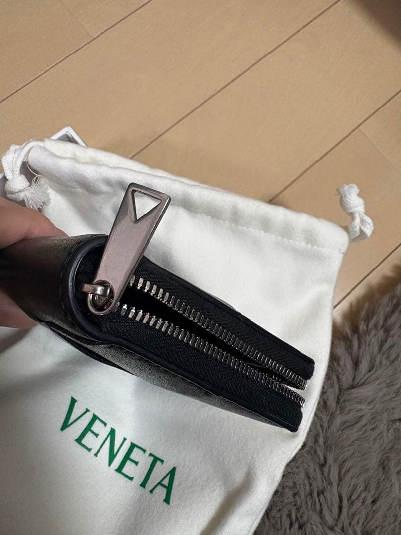 BOTTEGA VENETA ブラックレザー折り財布