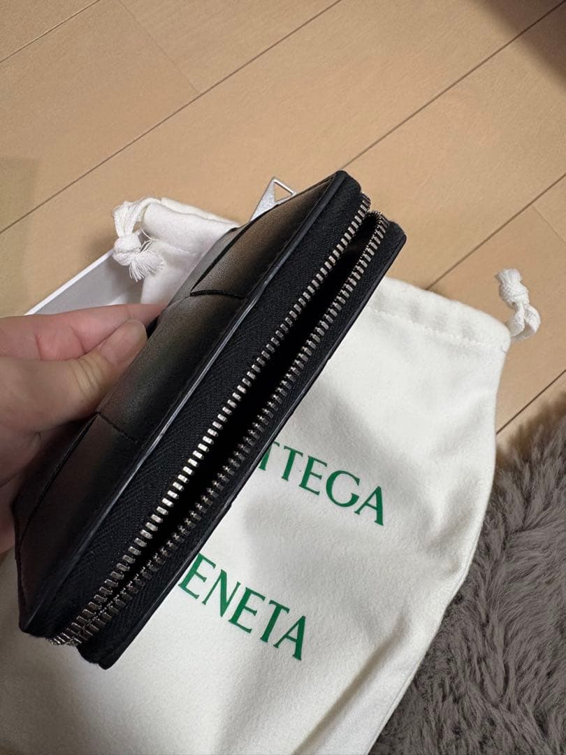 BOTTEGA VENETA ブラックレザー折り財布