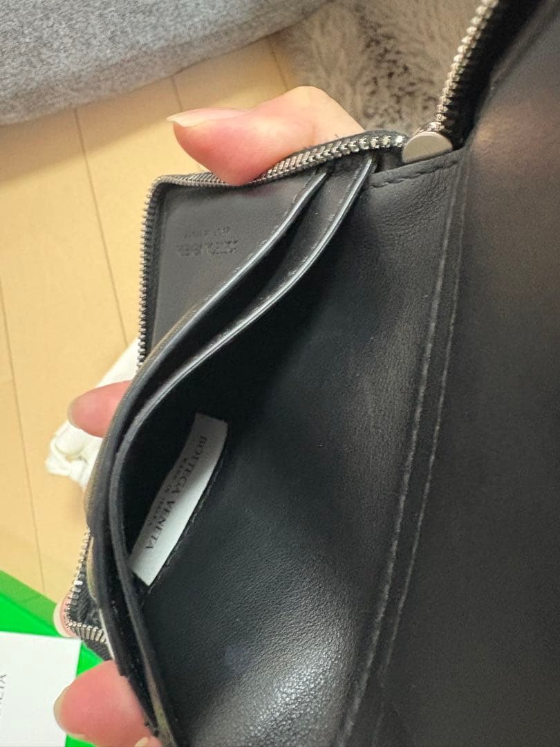 BOTTEGA VENETA ブラックレザー折り財布