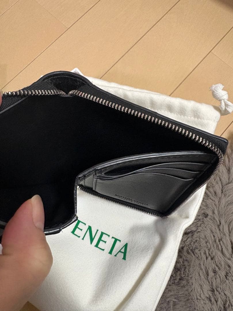 BOTTEGA VENETA ブラックレザー折り財布