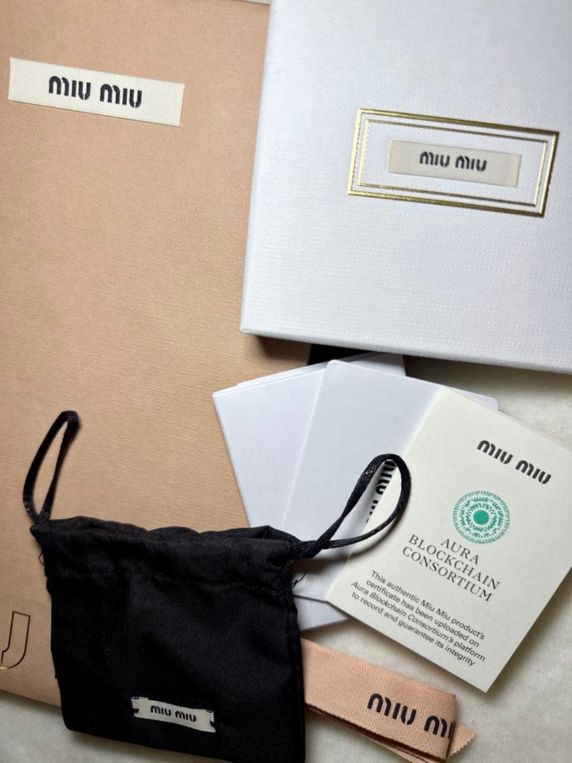 MIUMIU ロゴ ヘアピン 正規品 カードあり 未使用に近い