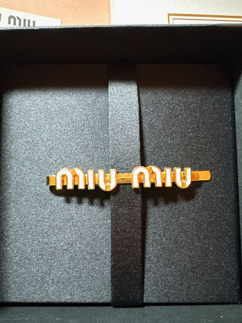 MIUMIU ロゴ ヘアピン 正規品 カードあり 未使用に近い