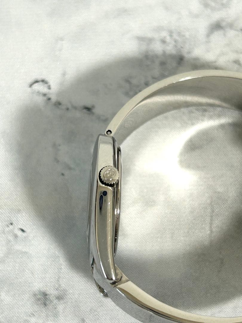 GUCCI バングル腕時計
