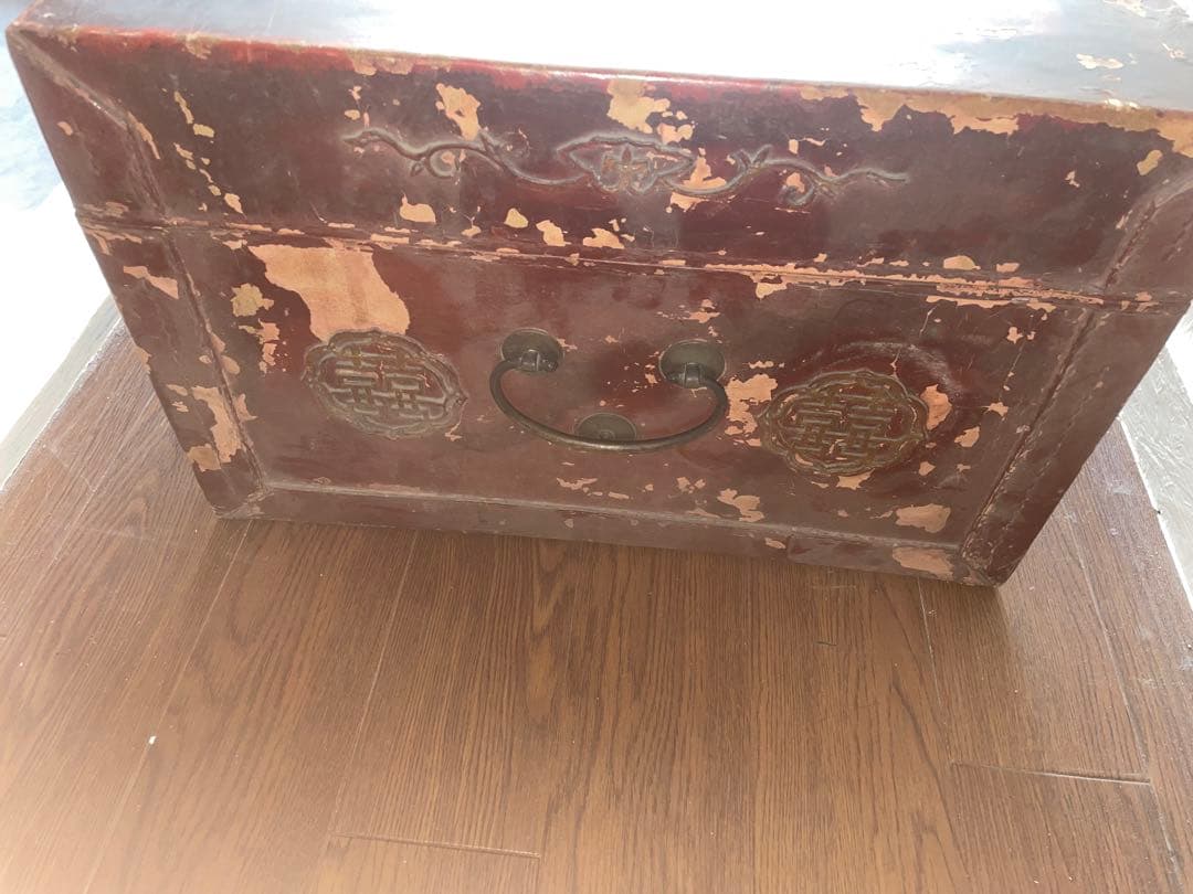 d*u様 木の彫り模様の赤い大きな収納ボックス