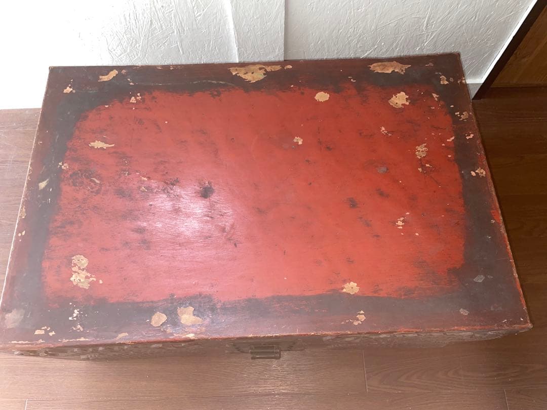 d*u様 木の彫り模様の赤い大きな収納ボックス