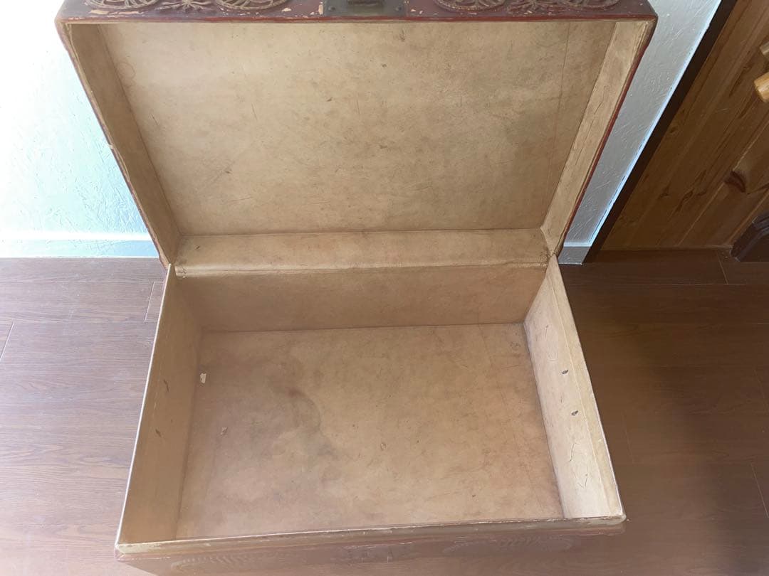 d*u様 木の彫り模様の赤い大きな収納ボックス