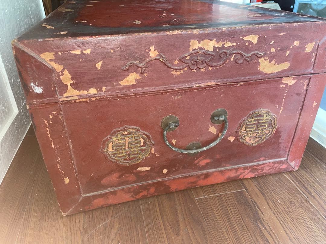 d*u様 木の彫り模様の赤い大きな収納ボックス