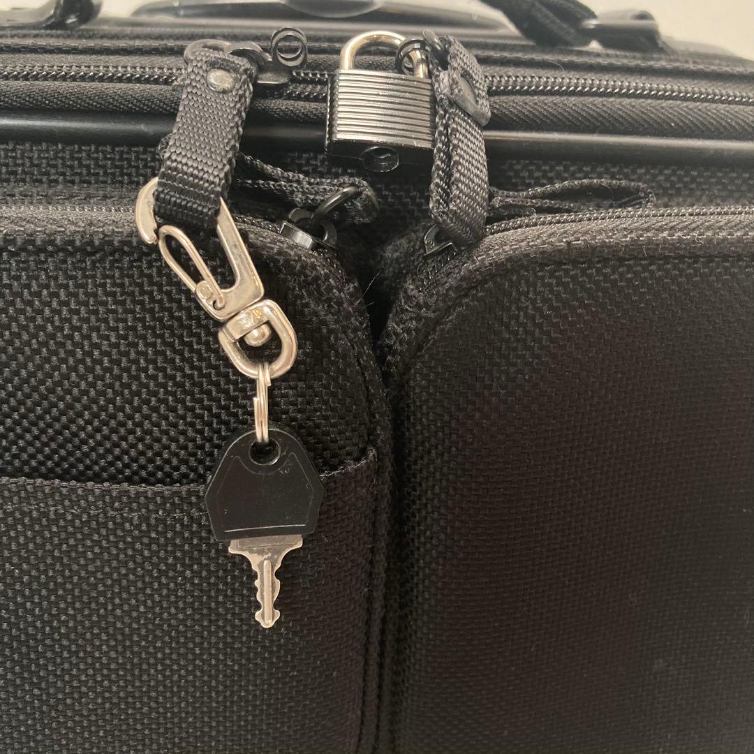 SWANY スワニー 四輪 座れる 機内持ち込み可　キャリーケース ブラック