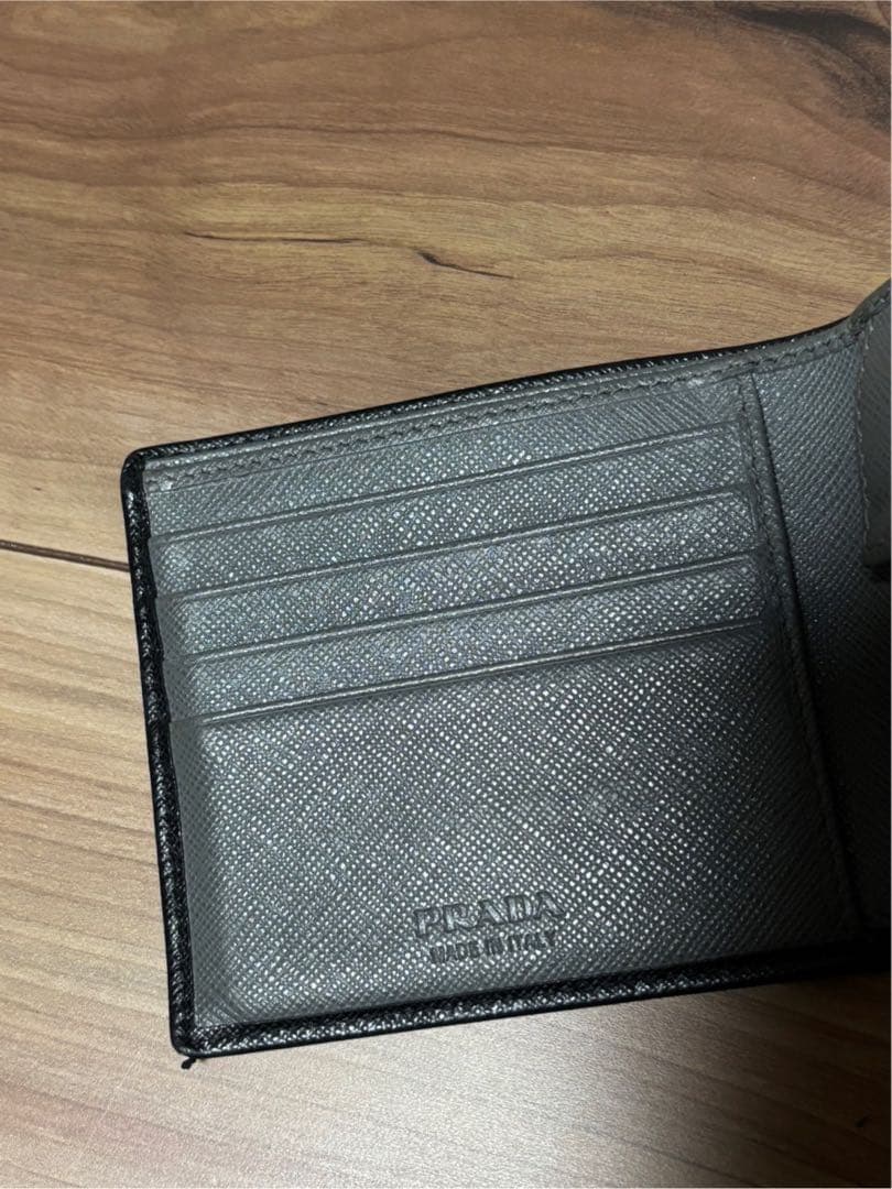 tsubasa　PRADA ブラック レザー 二つ折り財布