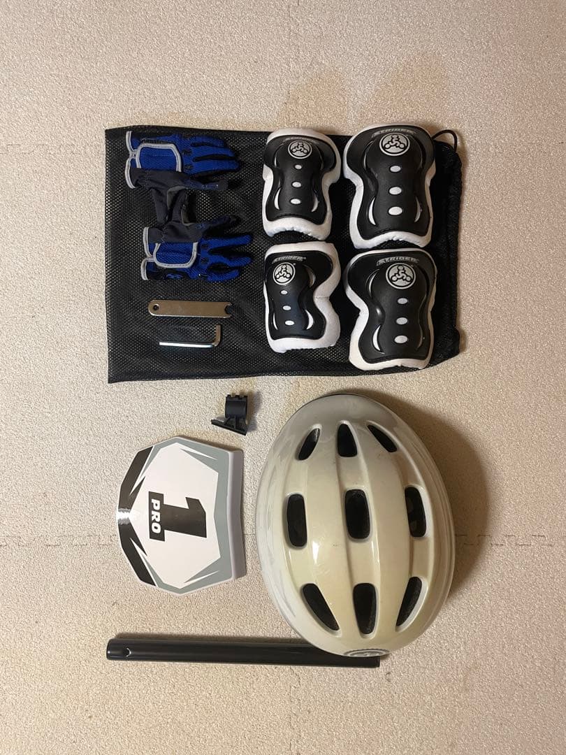 ストライダー 12Pro＋ヘルメット、肘当て、膝当て、手袋