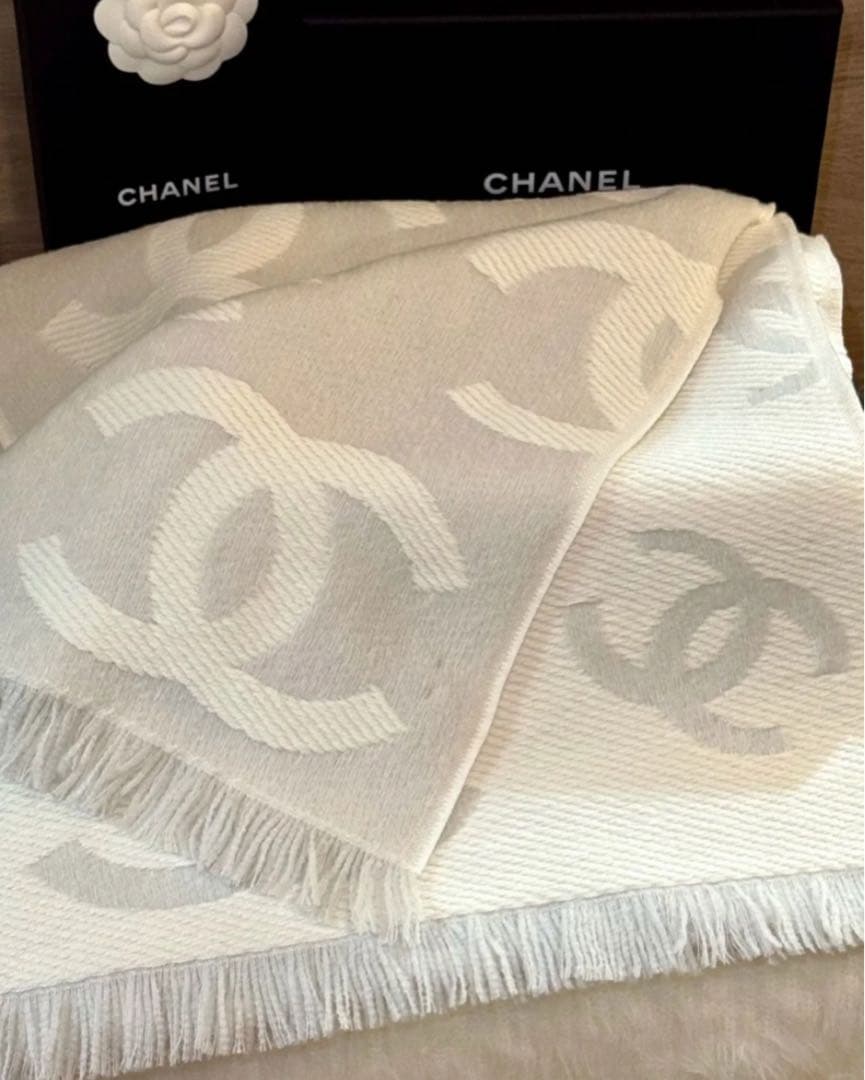 最新⭐︎シャネルクルーズコレクション⭐︎ロゴマフラーショールストール