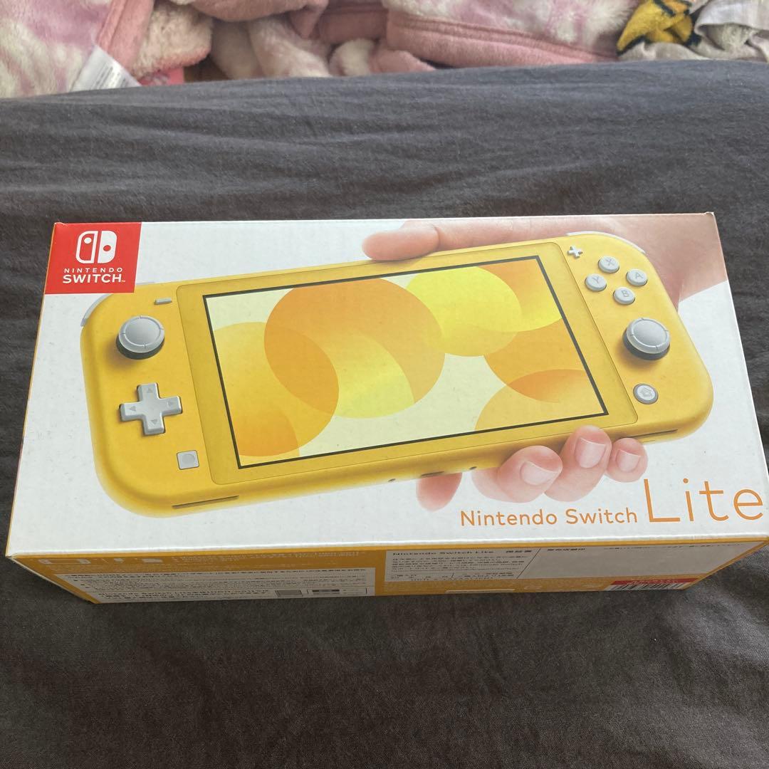 任天堂　Switch light イエロー本体