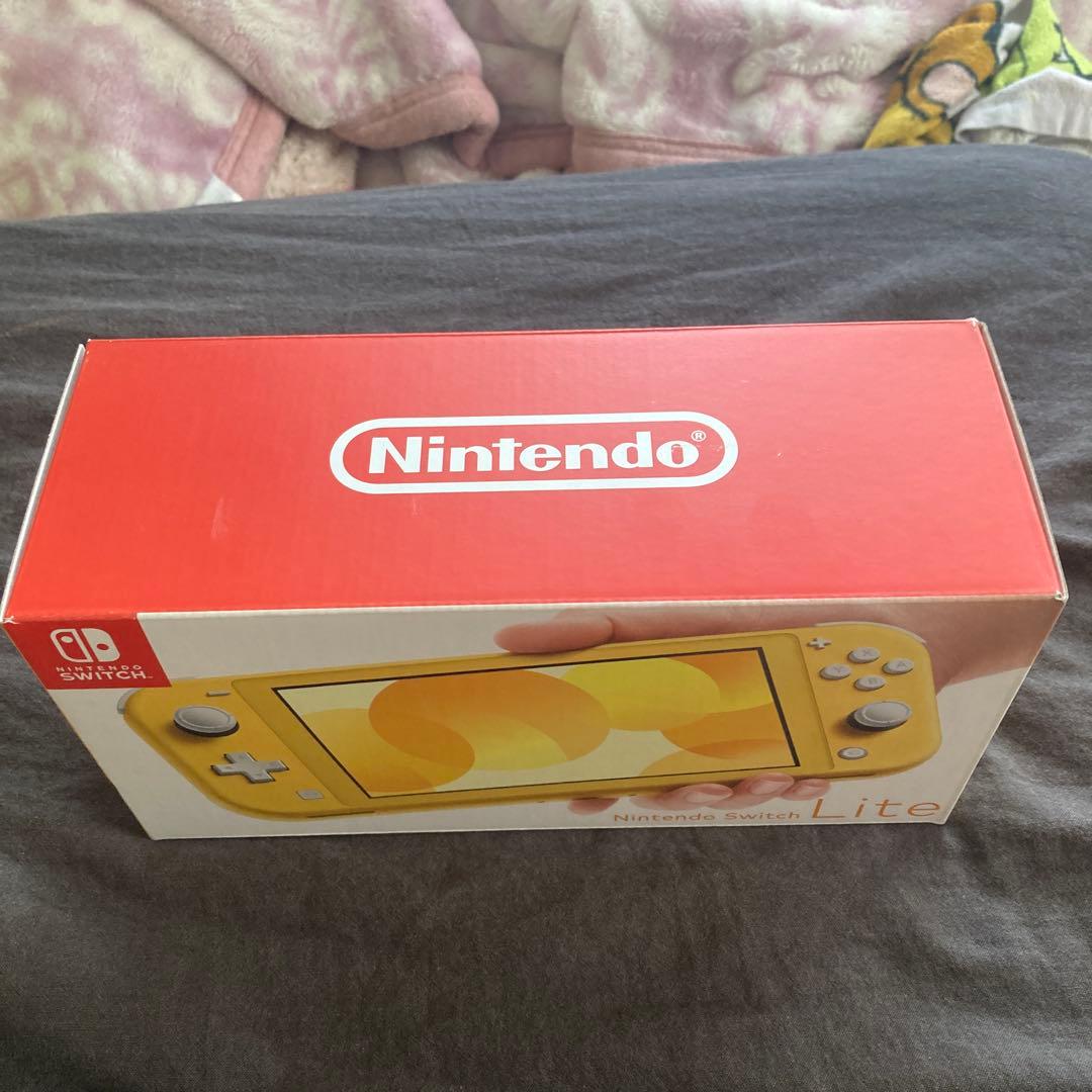 任天堂　Switch light イエロー本体
