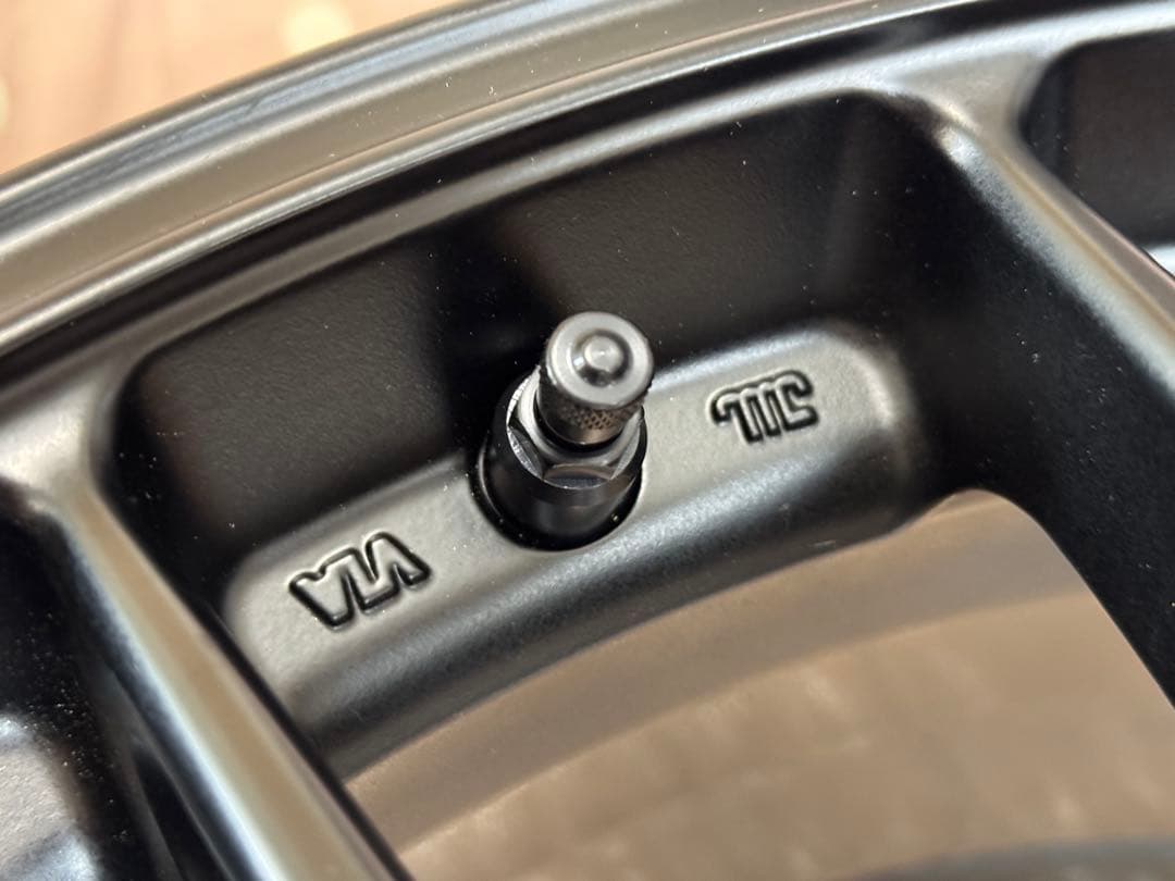 未使用品 ENKEI エンケイ GTC02 18インチ 4本セット