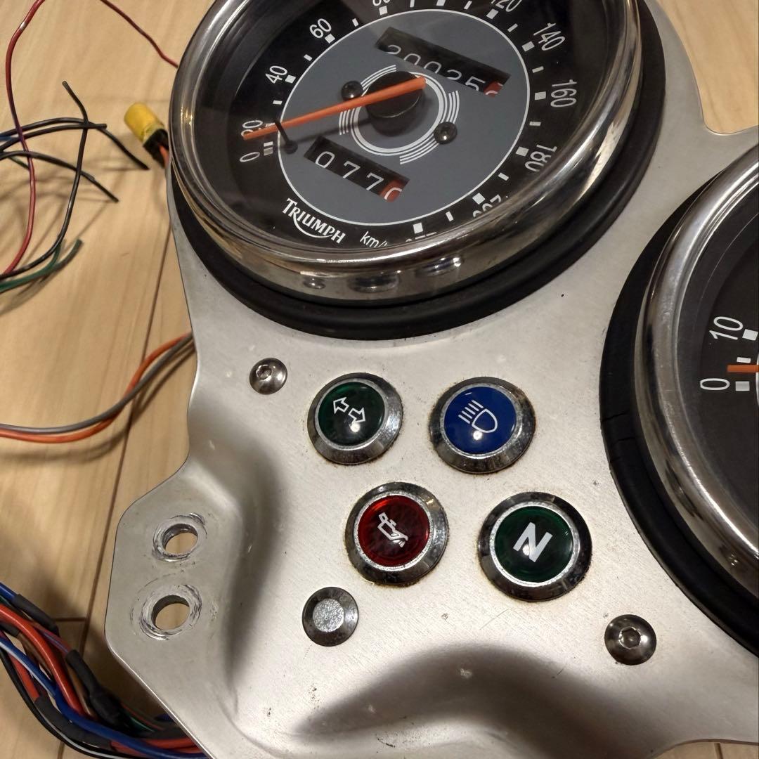 ボンネビルt100 スピードメーター