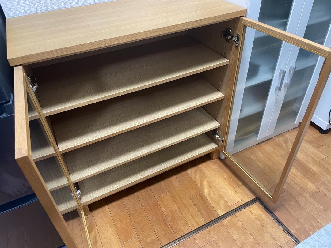 木製キャビネット　ガラス扉　オーク材突板