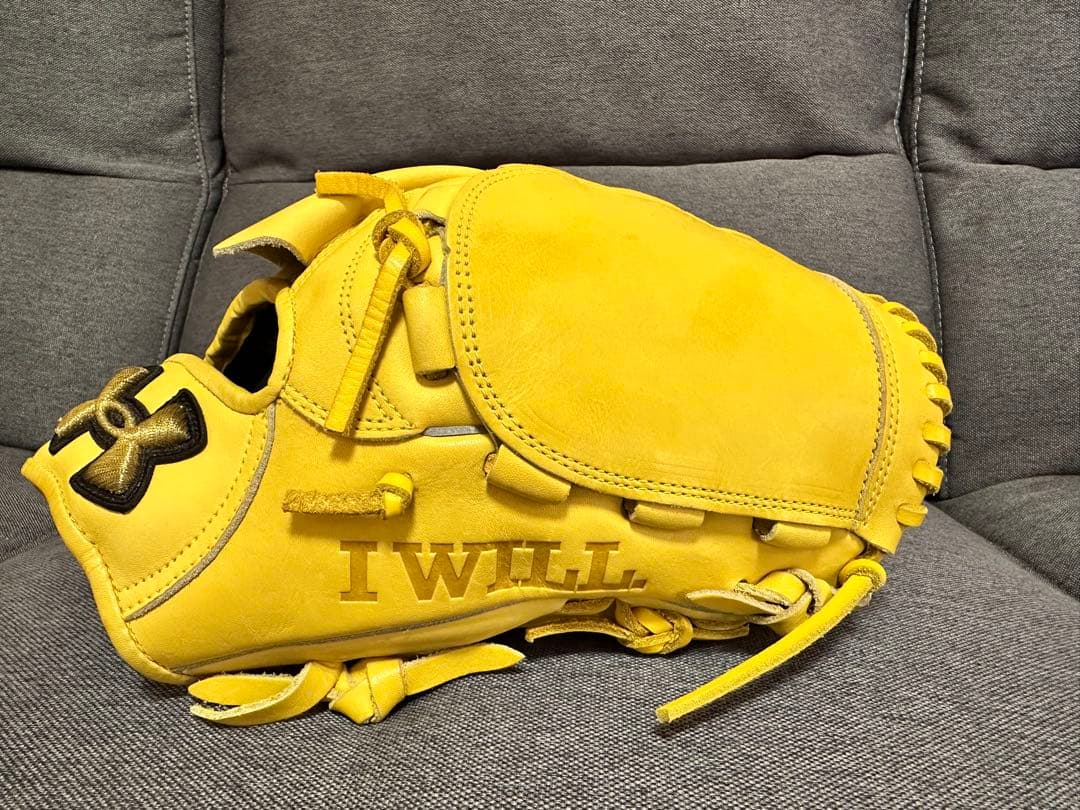 美品　アンダーアーマー　軟式　投手用　グローブ