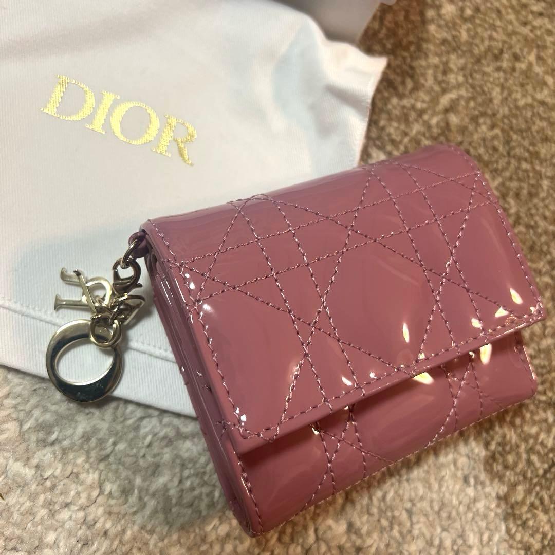 【新品】クリスチャンディオールレディディオール ピンクエナメルロータスウォレット