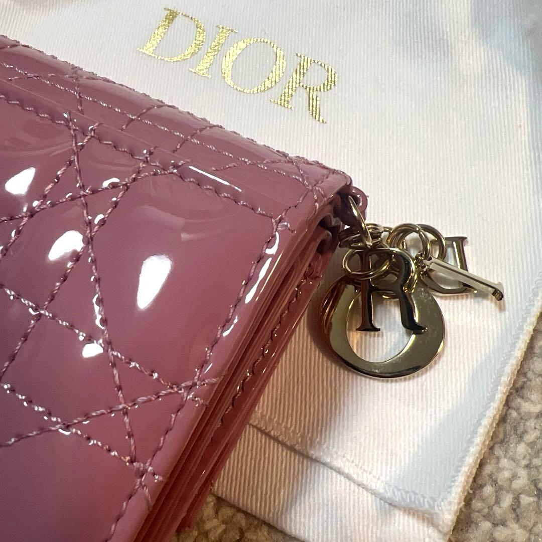 【新品】クリスチャンディオールレディディオール ピンクエナメルロータスウォレット