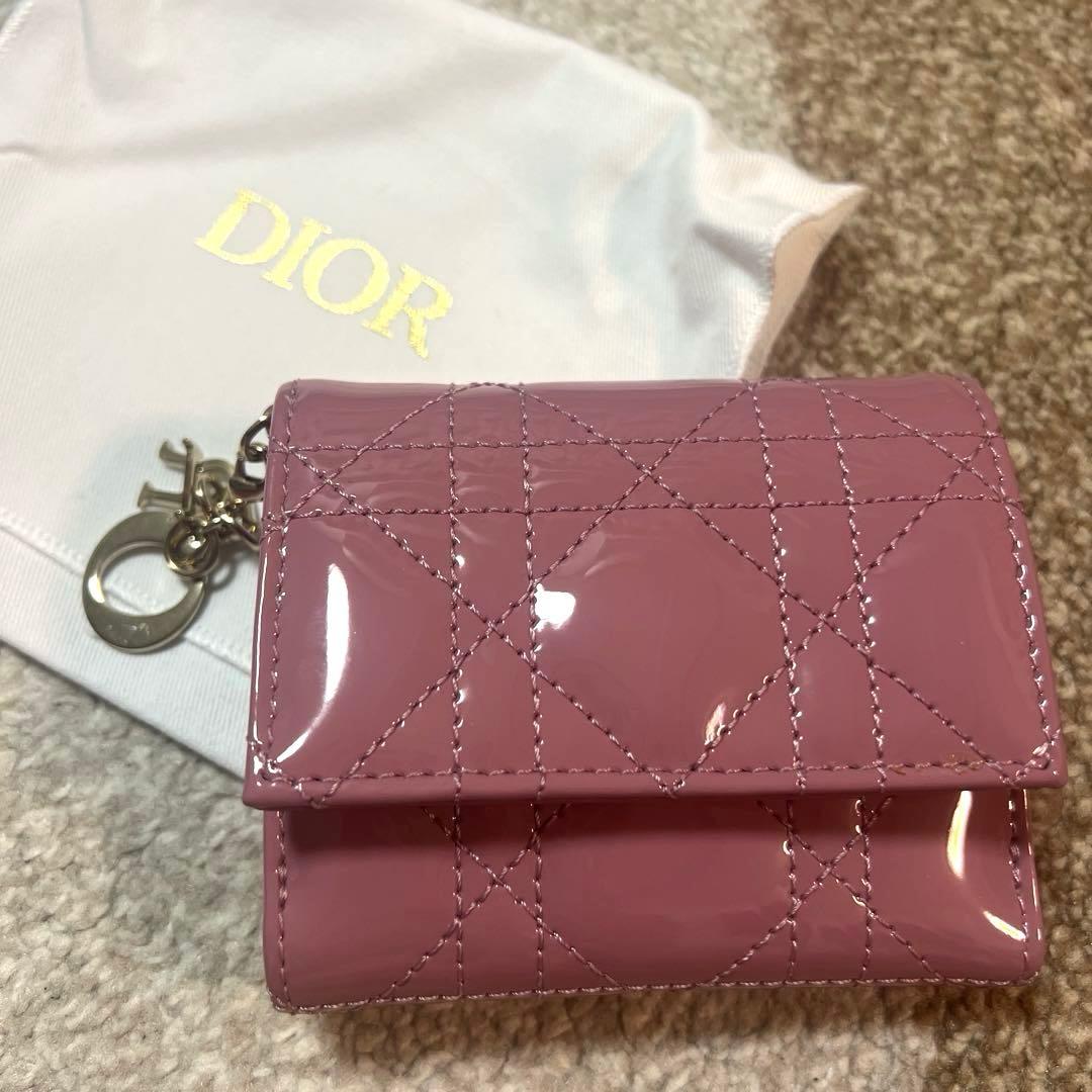 【新品】クリスチャンディオールレディディオール ピンクエナメルロータスウォレット