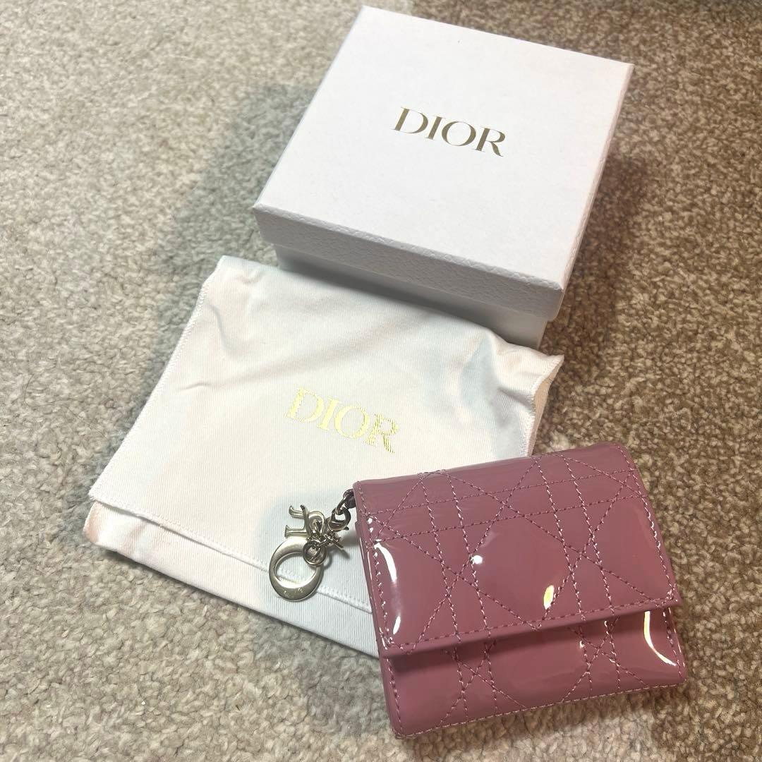 【新品】クリスチャンディオールレディディオール ピンクエナメルロータスウォレット