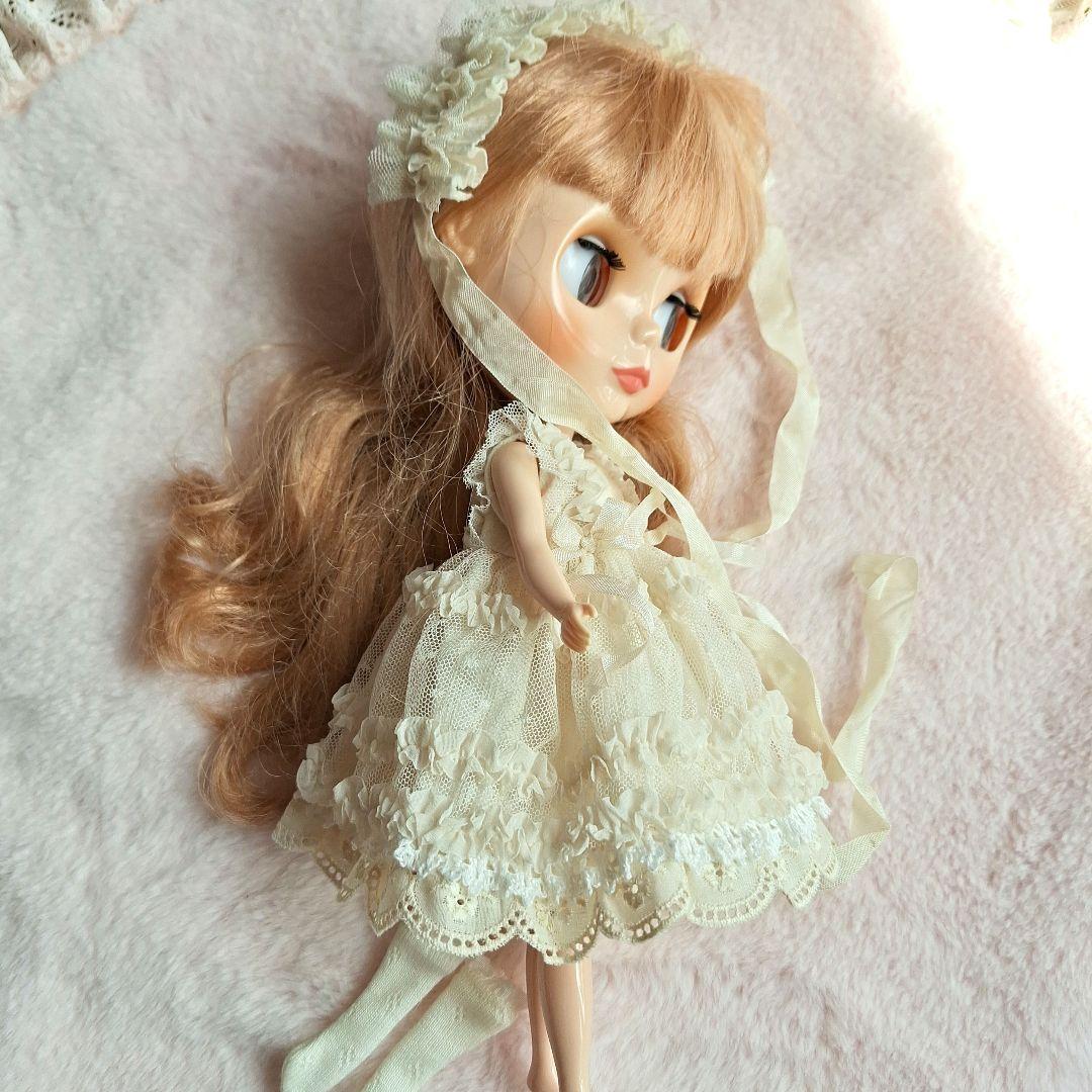 ララ ブライス アウトフィット