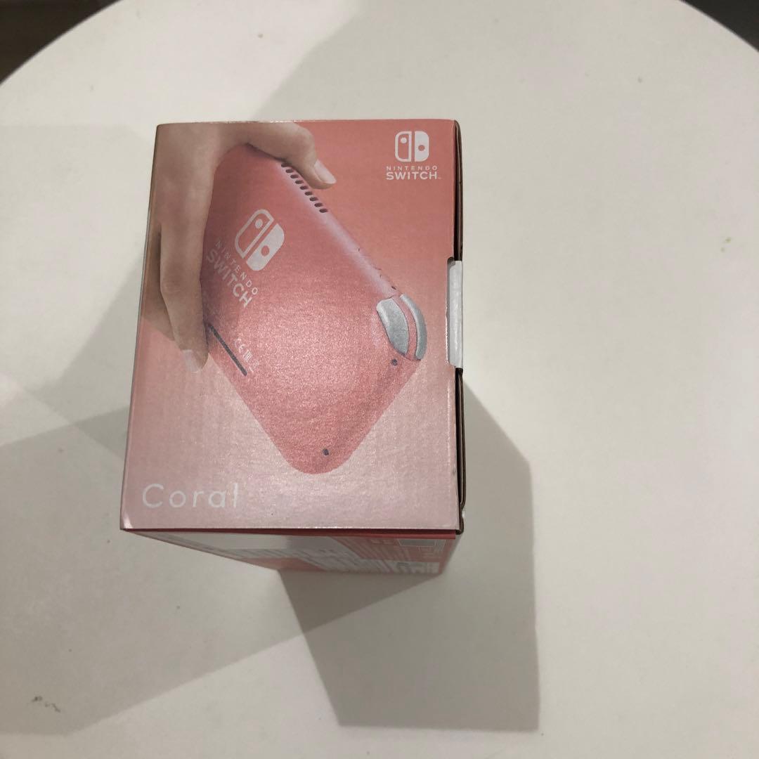 Nintendo Switchライト　本体　コーラル